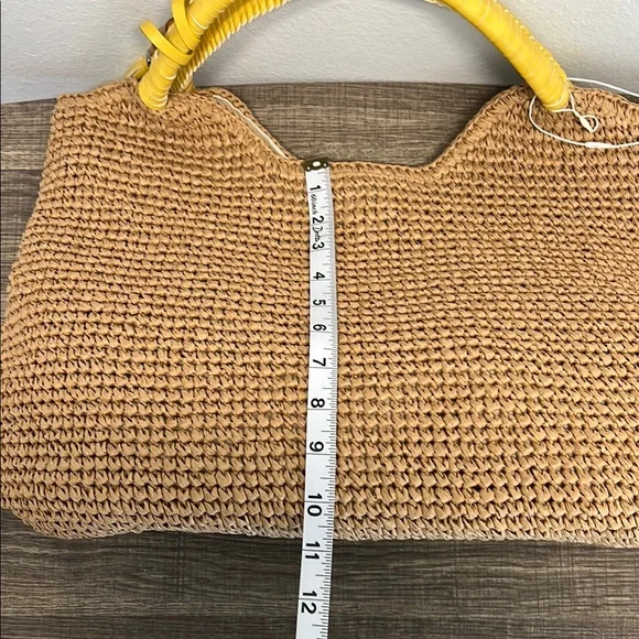 🌾 Tommy Bahama Tan Hobo Bag with Tassel - Picture 13 of 13